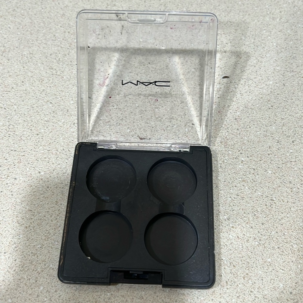 MAC 4 slot refillable eyeshadow palette